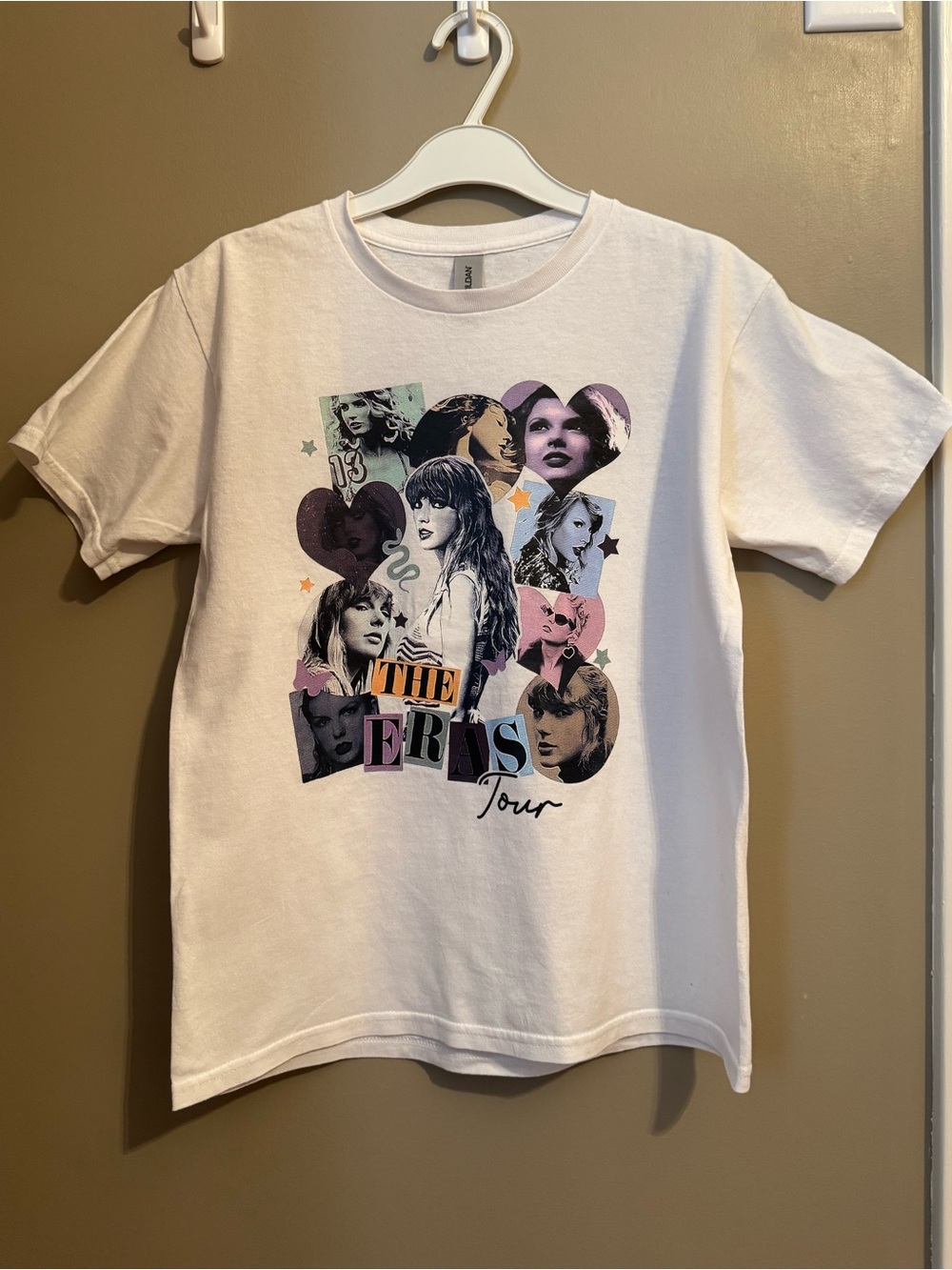 Taylor Swift The Eras Tour Collage/Graphic Tee – White Short Sleeve Size L